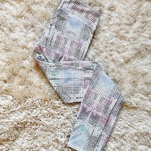 Gorgeous Fabletics leggings with cute pattern!